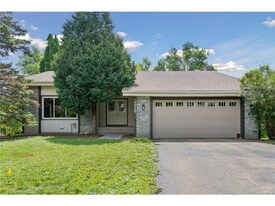 10829 Forestview Cir in Eden Prairie, MN - Building Photo