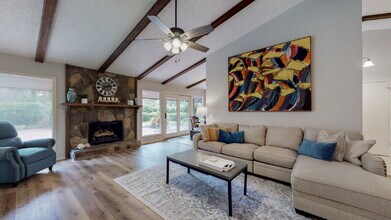 5 Dorchester Ct in Savannah, GA - Building Photo - Building Photo