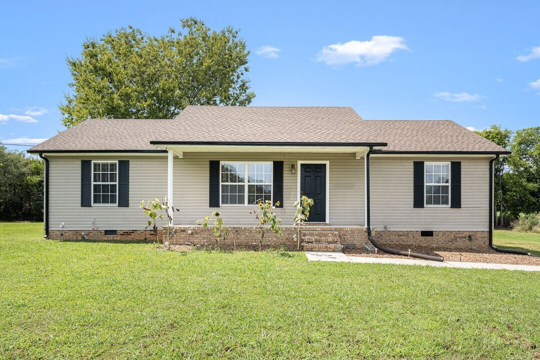 681 Elbethel Rd in Shelbyville, TN - Building Photo