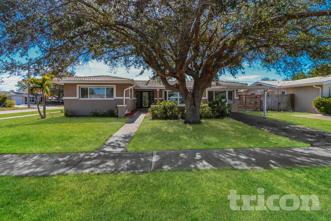 6140 30th Ave N in St. Petersburg, FL - Building Photo