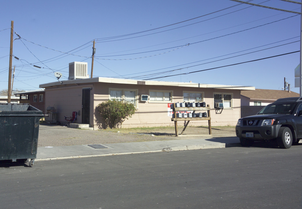 5126 Kell Ln in Las Vegas, NV - Foto de edificio