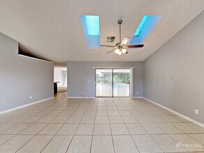 1519 Carter Oaks Dr in Valrico, FL - Building Photo - Building Photo