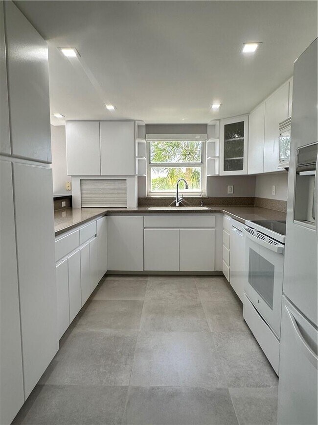 112 N Birch Rd, Unit 403 in Fort Lauderdale, FL - Building Photo - Building Photo