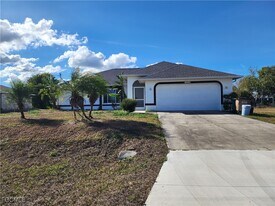 1214 NE 14th Ave in Cape Coral, FL - Building Photo