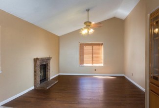 6408 Castleton St in Bakersfield, CA - Building Photo - Building Photo