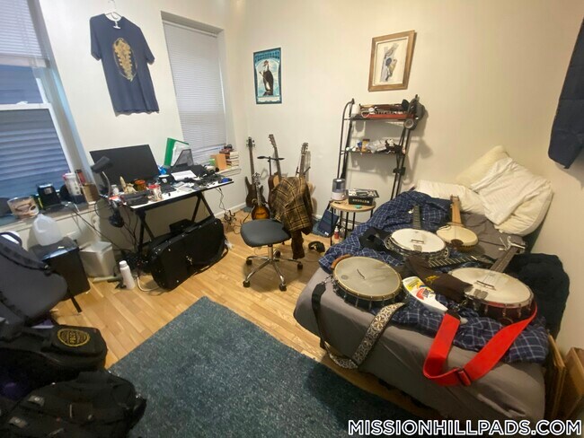 1458 Tremont St in Boston, MA - Foto de edificio - Building Photo