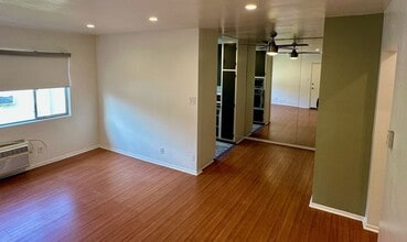 18546 Clark St in Tarzana, CA - Building Photo - Building Photo