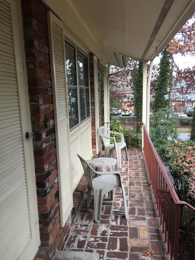 129 W Blythe Cir in Hendersonville, NC - Foto de edificio - Building Photo