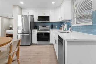 1030 Hickory Blvd in Bonita Springs, FL - Building Photo - Building Photo