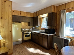 237 E White Mountain Blvd in Pinetop, AZ - Foto de edificio - Building Photo