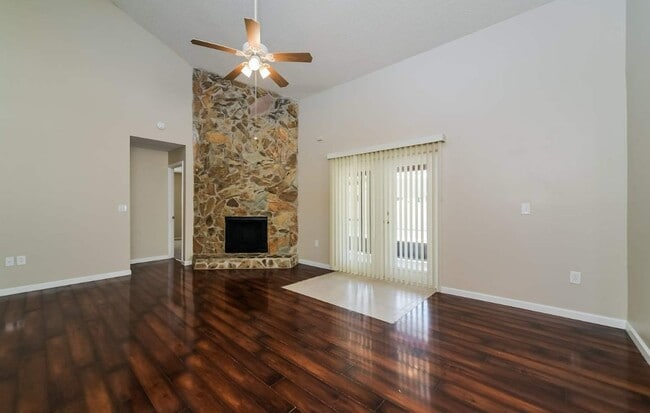 341 Santiago Ct in Lakeland, FL - Foto de edificio - Building Photo