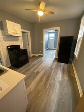 2233 N Southport Ave-Unit -2R in Chicago, IL - Building Photo - Building Photo