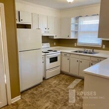 215 W Belvedere Rd in Greenville, SC - Building Photo - Building Photo