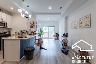 4935 N Saint Louis Ave, Unit 2S in Chicago, IL - Foto de edificio - Building Photo