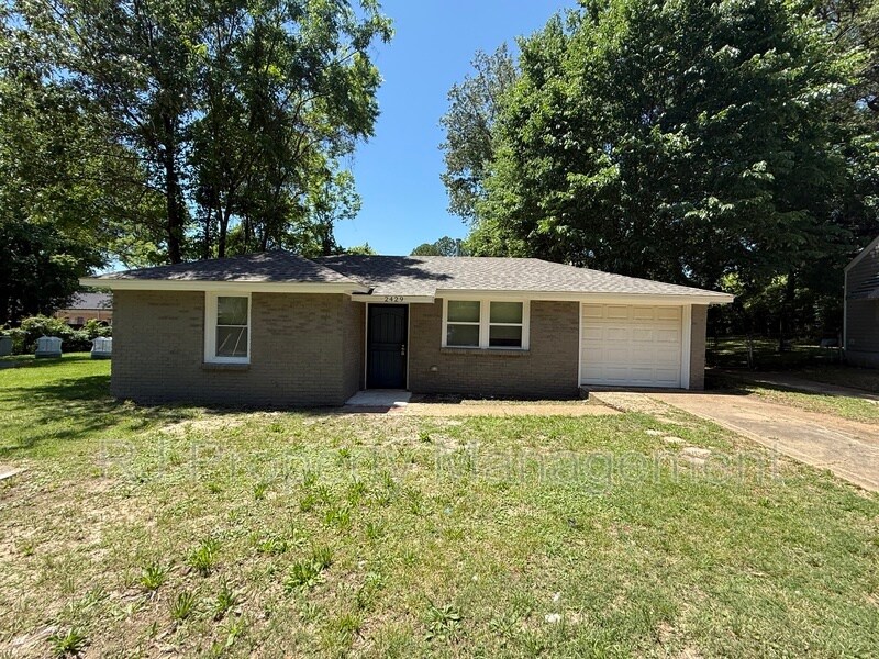 2429 Corry Rd in Memphis, TN - Building Photo