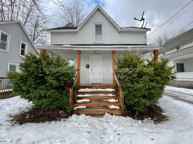 property at 1011 Quarry Ave NW