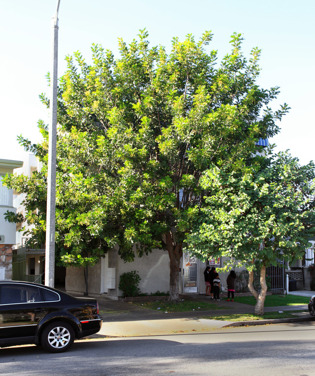 563 Cherry Ave in Long Beach, CA - Building Photo - Building Photo