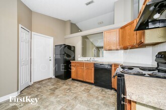 9518 Plum Lake Ln W in Jacksonville, FL - Foto de edificio - Building Photo