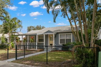 4049 Iris St N in St. Petersburg, FL - Building Photo - Building Photo