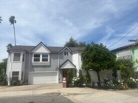 19251 Oxnard St in Tarzana, CA - Building Photo