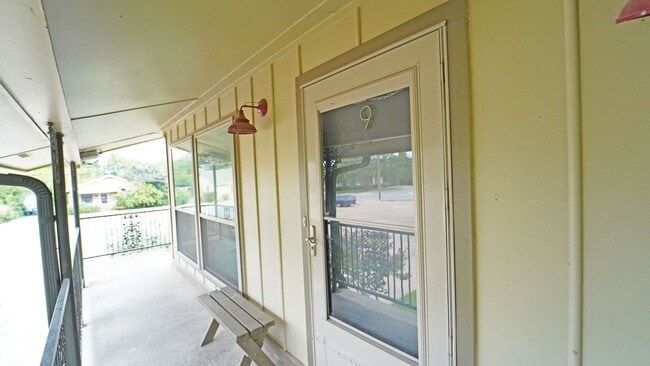 property at 202 E Oak St