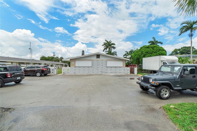 2901 Polk St in Hollywood, FL - Building Photo - Building Photo