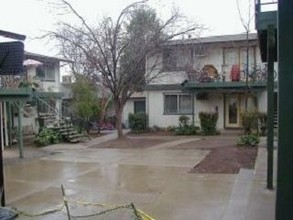 1905 East St in Redding, CA - Foto de edificio - Building Photo