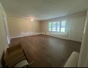 69 Belleau Woods Dr in Newnan, GA - Building Photo - Building Photo