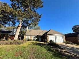 307 Harrington Ln in Euless, TX - Building Photo