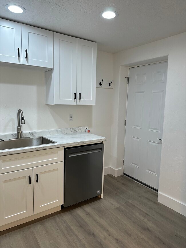 4348 N Maple Dr, Unit Basement Apartment in Eagle Mountain, UT - Foto de edificio - Building Photo