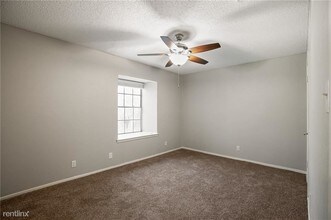 7801 Shoal Creek Blvd in Austin, TX - Building Photo - Building Photo