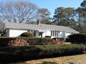 1 Washington Ave E in Hampton Bays, NY - Building Photo