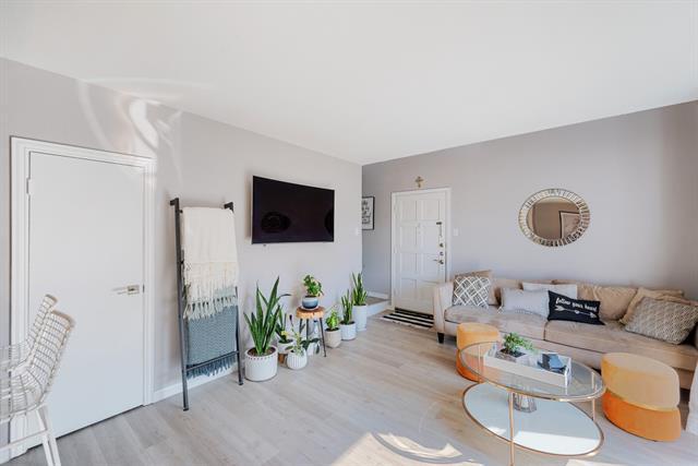 4211 Holland Ave in Dallas, TX - Building Photo - Building Photo