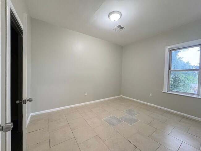 92 N 15th St, Unit 3 in East Orange, NJ - Building Photo - Building Photo
