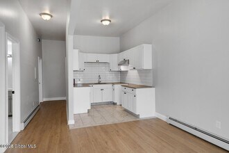 13 Delaware St-Unit -1 in Albany, NY - Building Photo - Building Photo