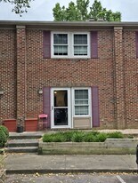 104 Friar Ln in Carrboro, NC - Building Photo