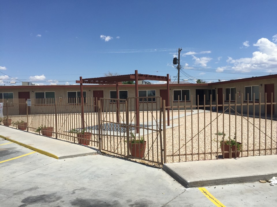 2524 McCarran St in North Las Vegas, NV - Building Photo