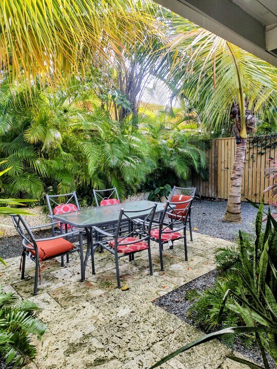 14 Hilton Haven Rd in Key West, FL - Building Photo