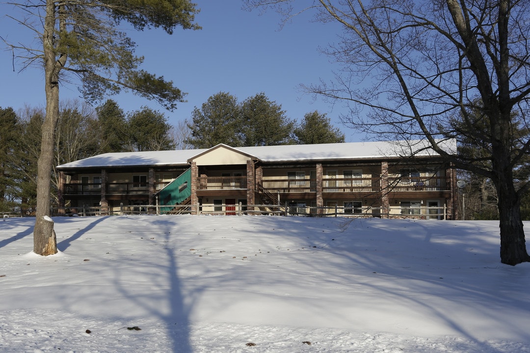 Wildwood Estates in Windham, ME - Foto de edificio