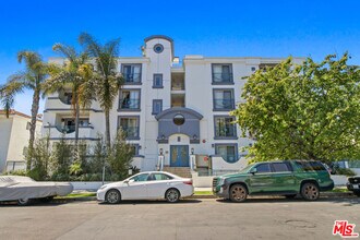 1621 Barry Ave in Los Angeles, CA - Building Photo - Building Photo