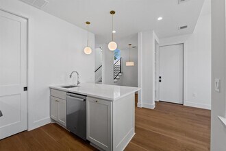 4525 S 3rd St in Austin, TX - Building Photo - Building Photo