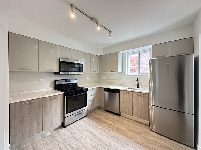 7621 N Sheridan Rd, Unit K2 in Chicago, IL - Building Photo - Building Photo