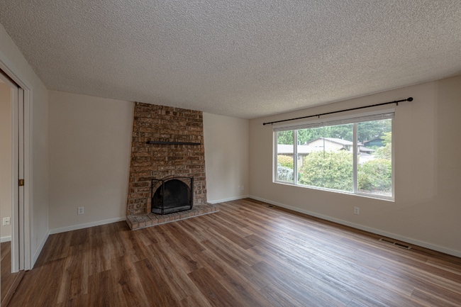10717 NE 145th Pl in Bothell, WA - Building Photo - Building Photo