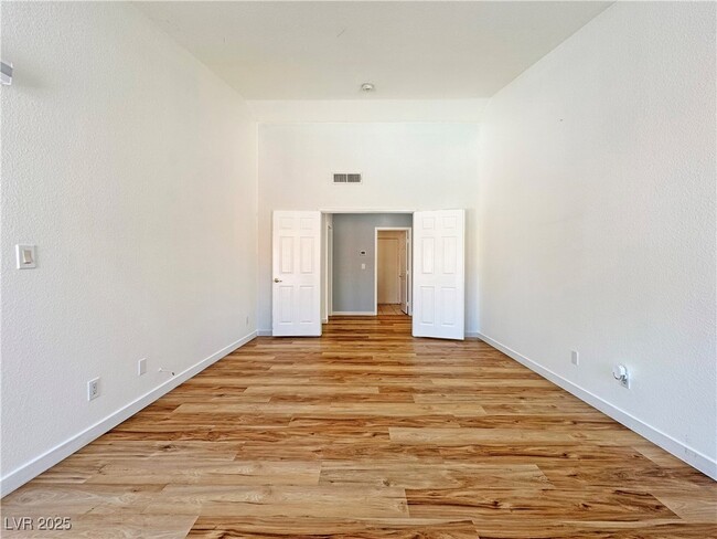 property at 2746 Sandalwood Ave