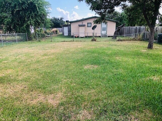131 Algodon St in Taft, TX - Building Photo - Building Photo