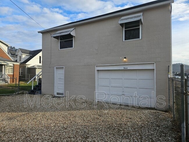 944 Florida St in Milton, WV - Building Photo - Building Photo