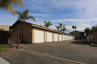 El Palacio in El Cajon, CA - Foto de edificio - Building Photo