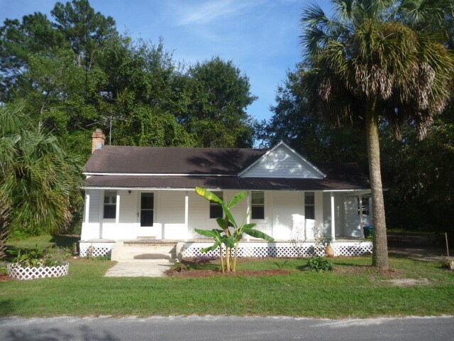 13 Yellow Jacket Rd in Sopchoppy, FL - Building Photo
