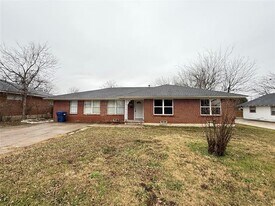 1210 W Hall St in McKinney, TX - Building Photo