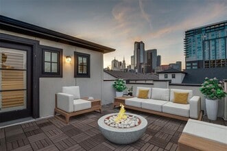 2110 Helsminster Dr in Dallas, TX - Building Photo - Building Photo
